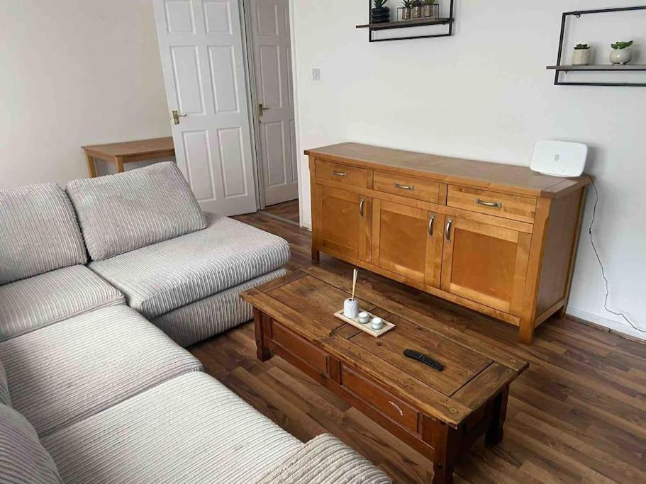 Manchester - Eccles - Business - Contractors - Families - Discounts Available Екстер'єр фото
