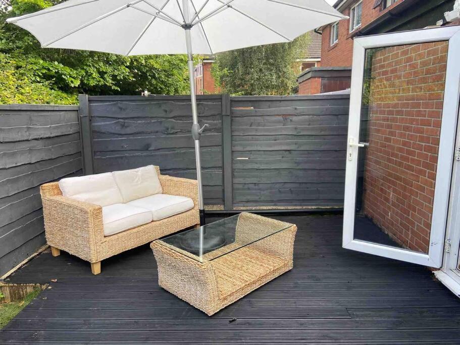 Manchester - Eccles - Business - Contractors - Families - Discounts Available Екстер'єр фото
