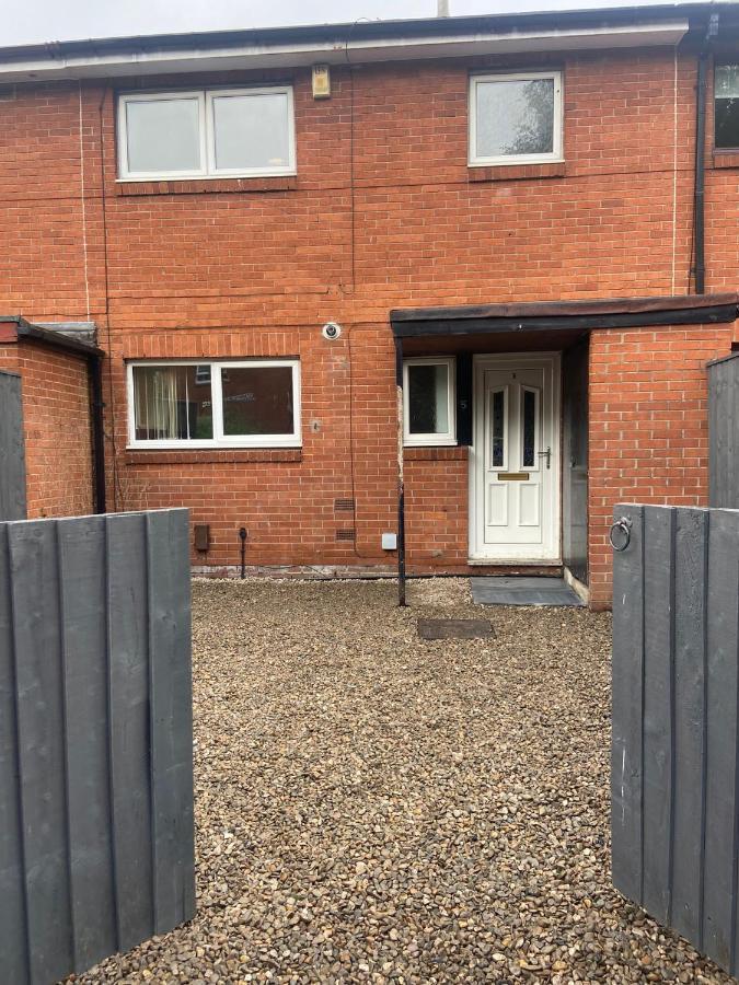 Manchester - Eccles - Business - Contractors - Families - Discounts Available Екстер'єр фото