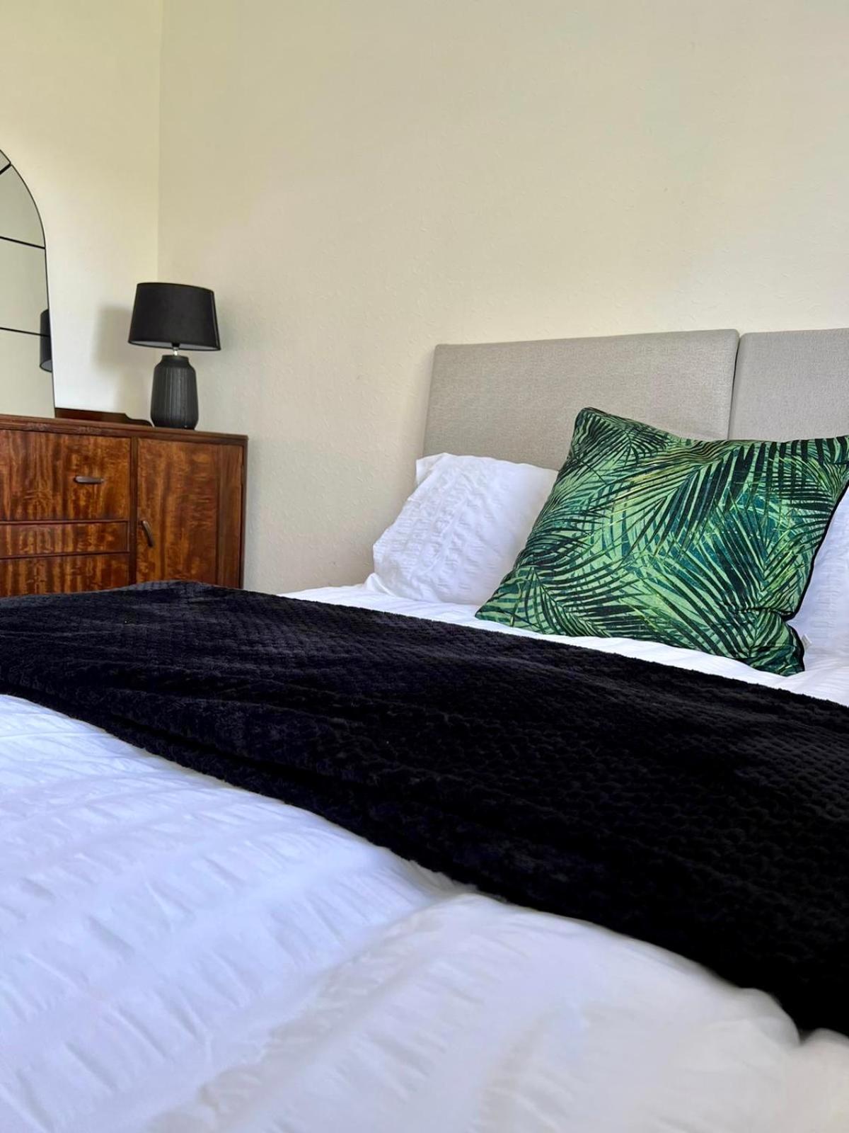 Manchester - Eccles - Business - Contractors - Families - Discounts Available Екстер'єр фото